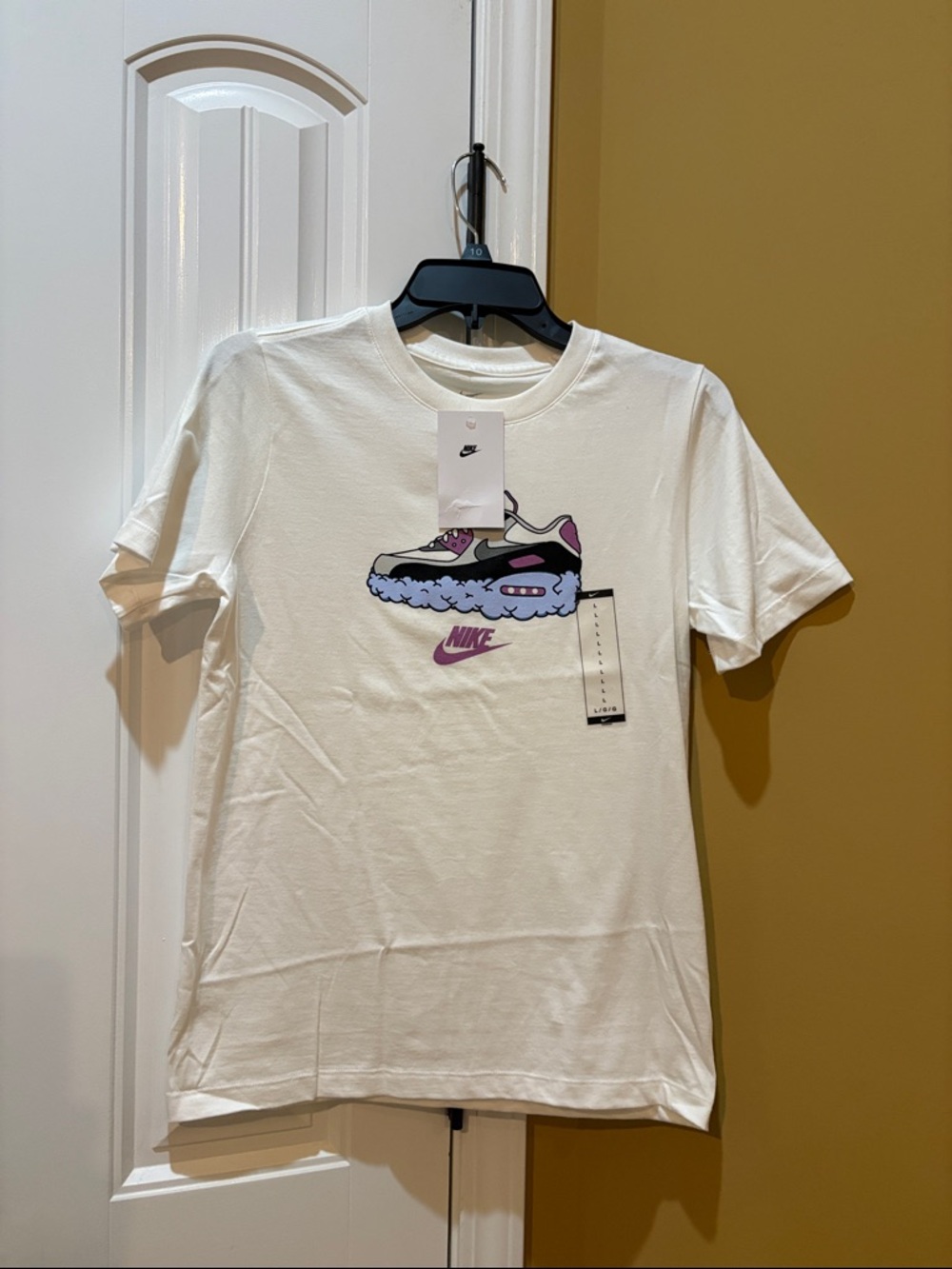 NEW KIDS NIKE TEE